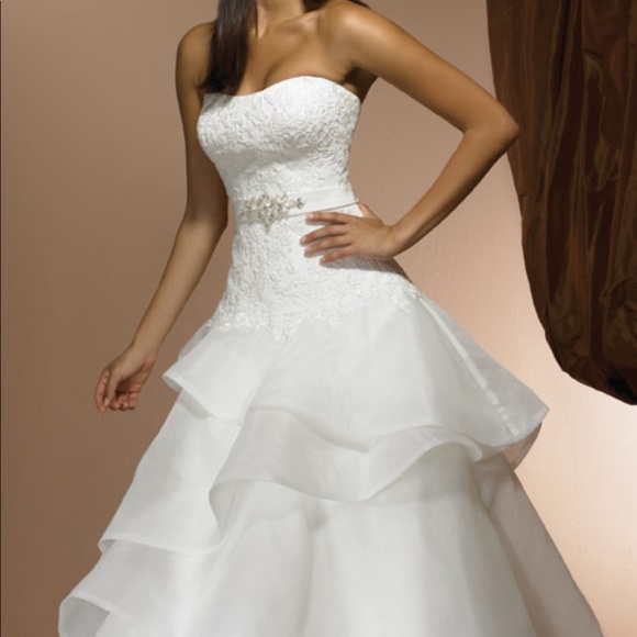 Allure Wedding Dress - Picture 1 of 4